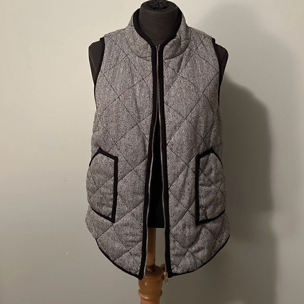 41 Hawthorn Women's Black and White Herringbone Quilted Vest